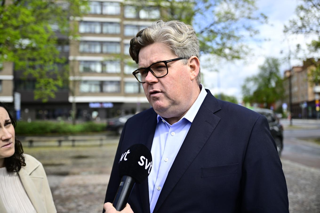 Justitieminister Gunnar Strömmer besöker Uppsala med anledning av trippelmordet tidigare i veckan. Foto: Magnus Lejhall/TT