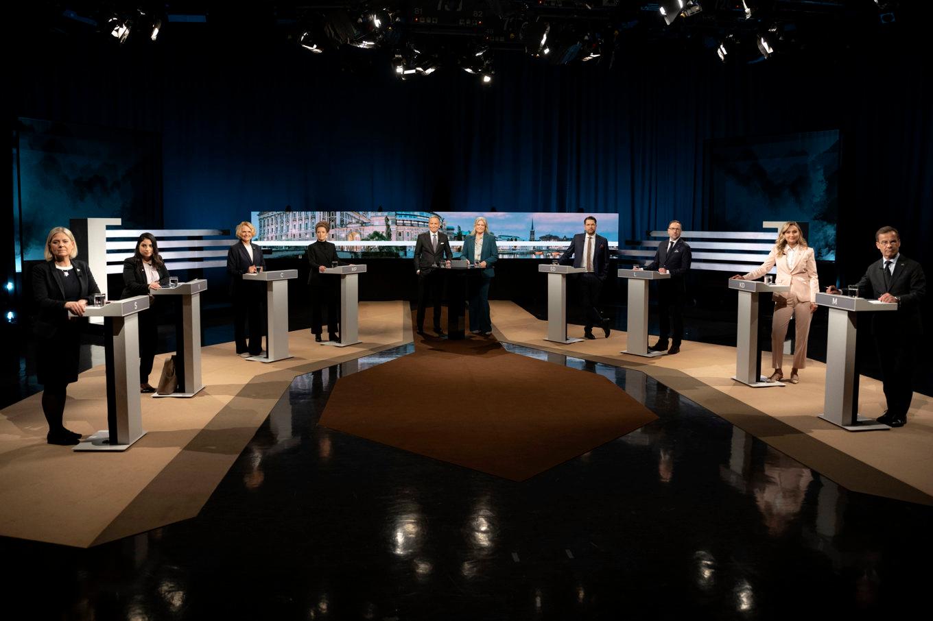Partiledarna har tagit plats för SVT:s debatt. Foto: Pontus Lundahl/TT