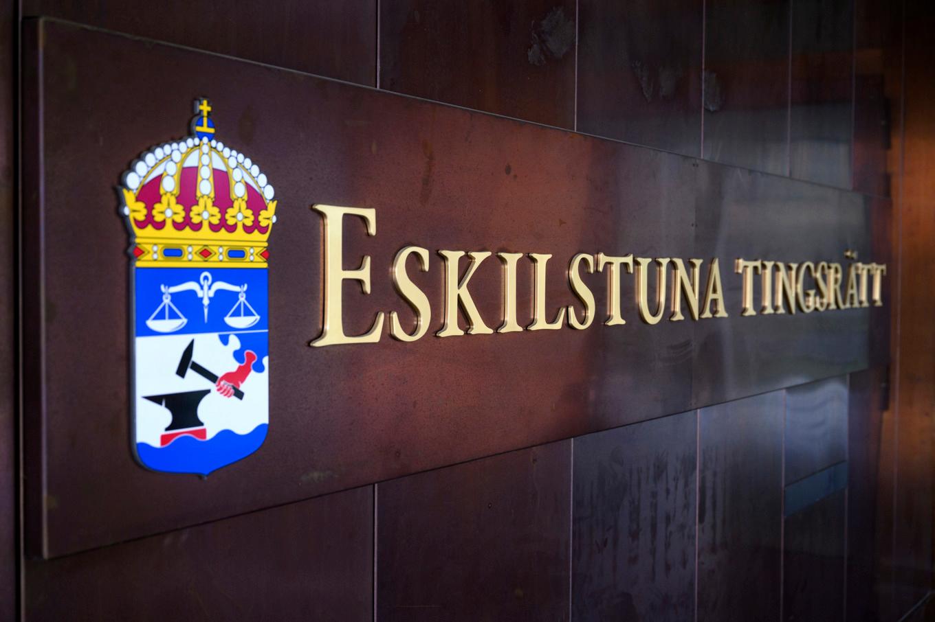 Åtal har väckts mot sju personer vid Eskilstuna tingsrätt, sedan en kvinna hittats mördad i sitt hem i Nyfors i september 2024. Foto: Jessica Gow/TT