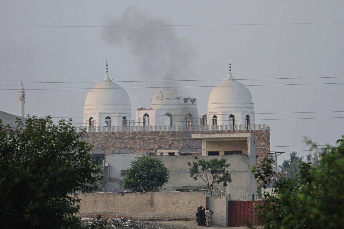 En moské i pakistanska Bahawalpur som uppges ha träffats i Indiens anfall. Foto: Asim Tanveer/AP/TT