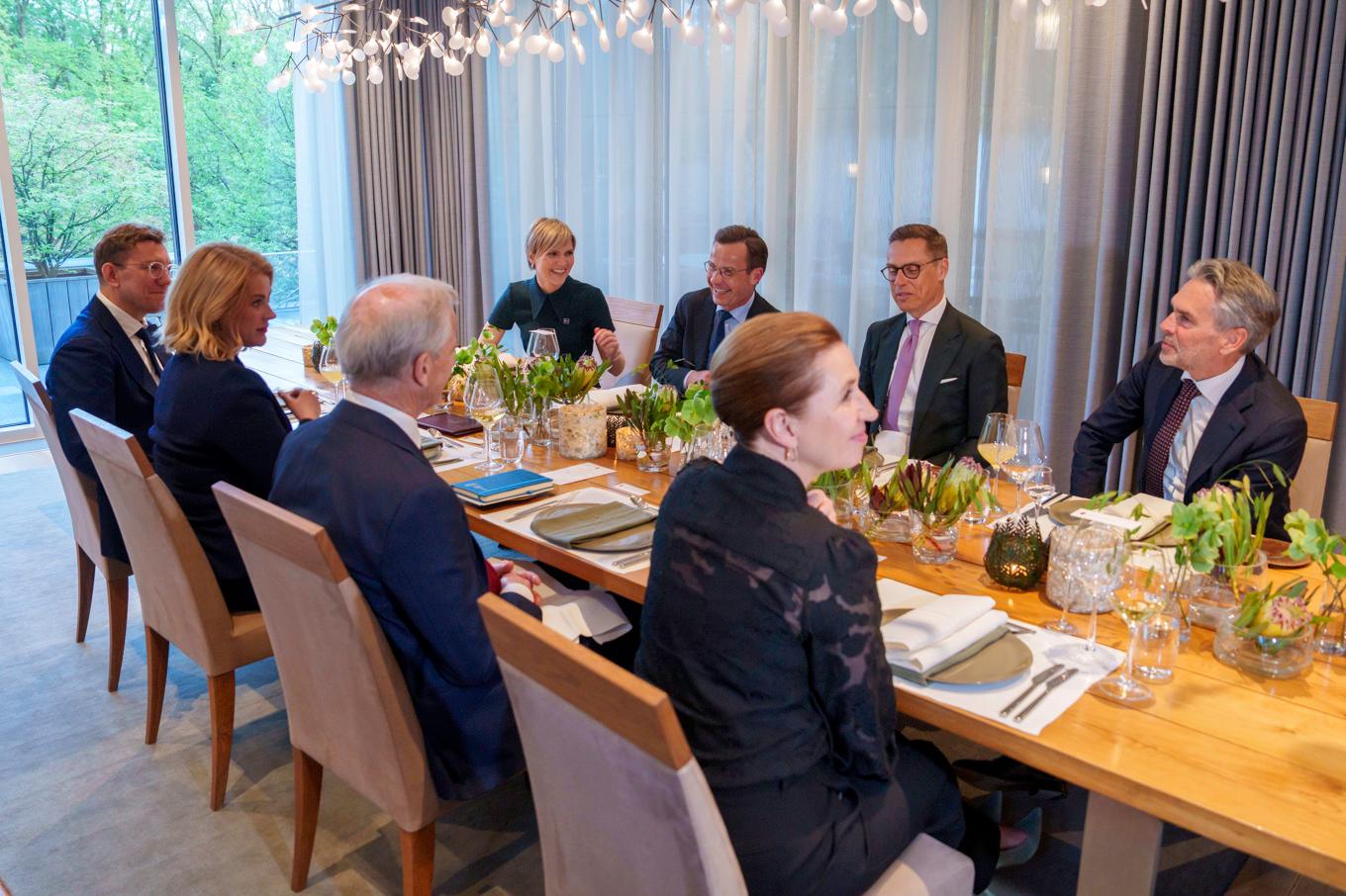Ulf Kristersson och de andra ledarna på plats i Oslo under JEF-mötet. Foto: Cornelius Poppe/AP/TT