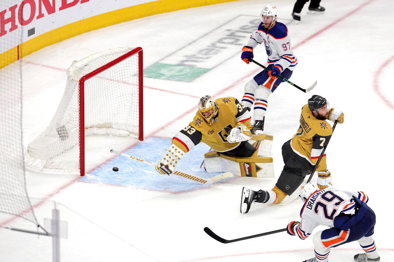 Leon Draisaitl satte det avgörande 5–4-målet i förlängning borta mot Vegas. Foto: Steve Marcus