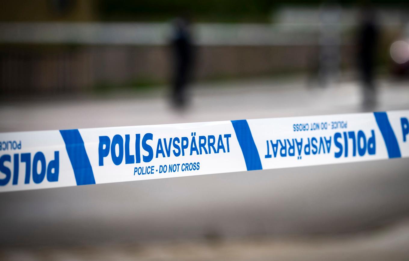 Skolor har inrymts under en pågående polisinsats i Västerås kommun. Många föräldrar är oroliga, säger biträdande rektor på Tibbleskolan i Skultuna. Foto: Johan Nilsson/TT