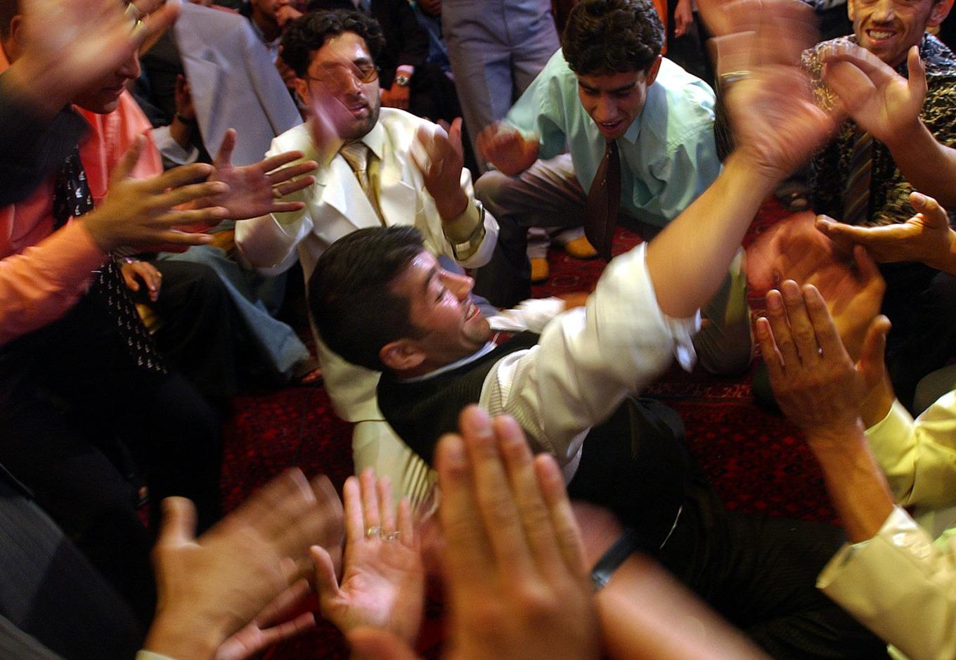 Att dansa är numera förbjudet i Afghanistan, även som här på ett bröllop i Kabul. Arkivbild. Foto: Emilio Morenatti/AP/TT
