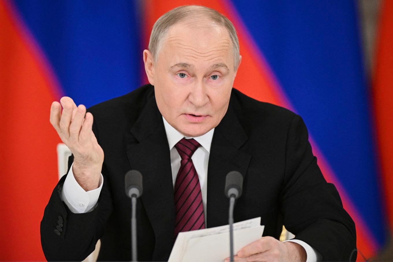 Rysslands president Vladimir Putin höll en ovanligt sen pressträff natten till söndag. Foto: Sergei Bobylev/RIA Novosti via AP/TT