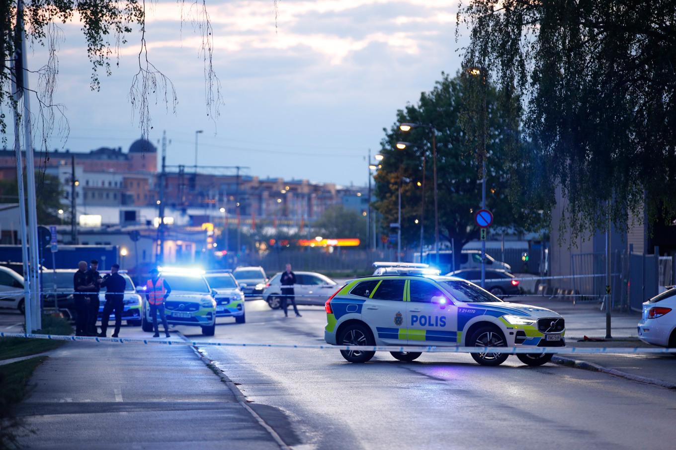 Polis på plats i Boländerna i Uppsala där en man hittades skottskadad på tisdagskvällen. Foto: Caisa Rasmussen/TT