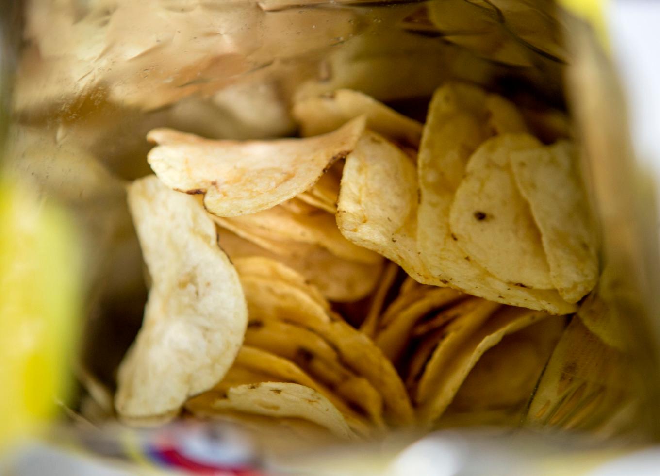 Chipstillverkarens analys visade att ett hårt "chips" i själva verket var en golfboll. Arkivbild. Foto: Christine Olsson/TT
