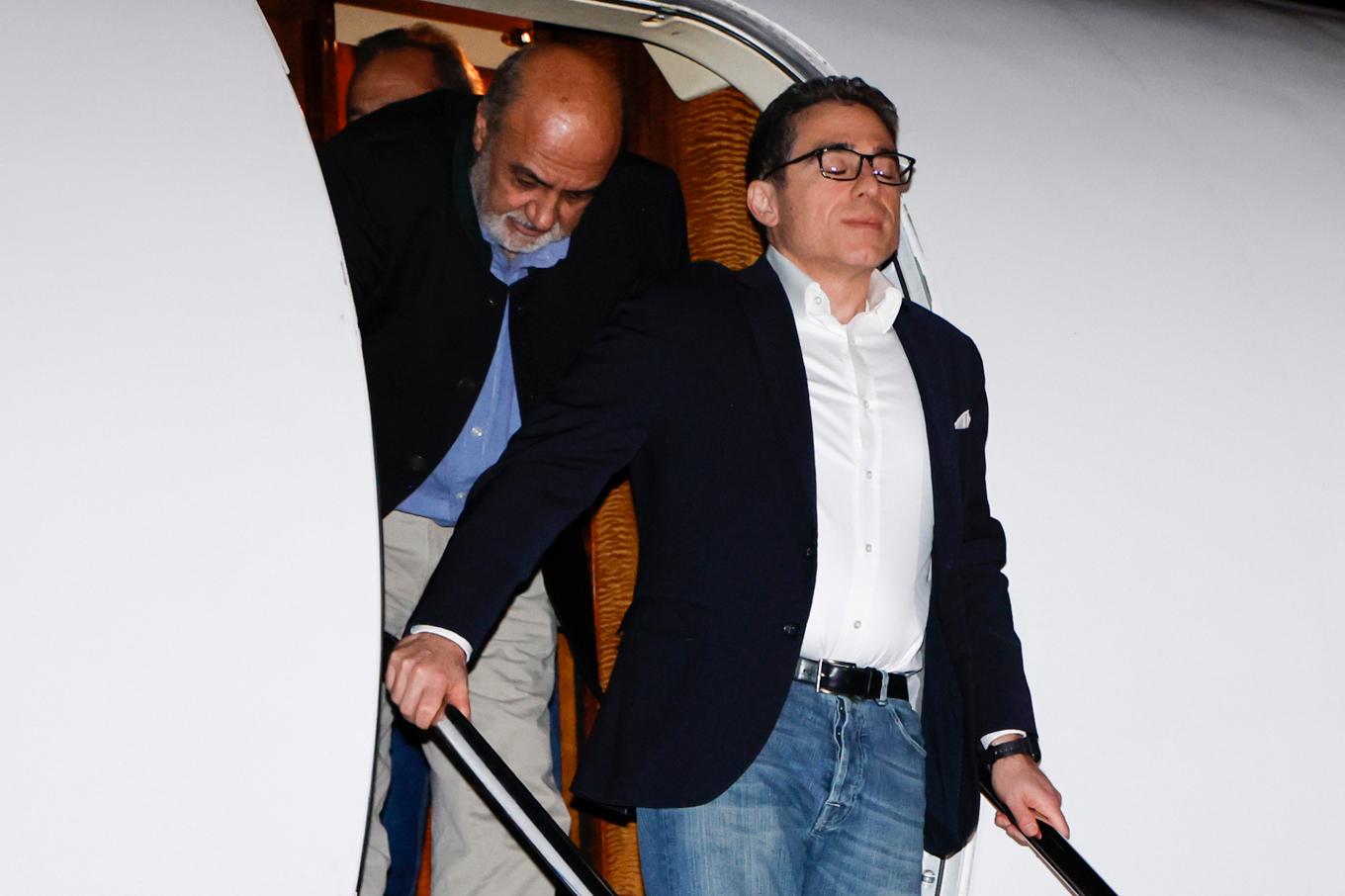 Siamak Namazi när han anlände till USA 2023, efter åtta års fångenskap i Iran. Han frigavs tillsammans med fyra andra amerikanska medborgare mot att USA släppte frysta iranska tillgångar. Foto: Jonathan Ernst/AP/TT