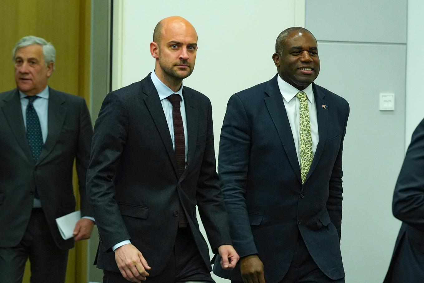 Frankrikes utrikesminister Jean-Noël Barrot (mitten) och Storbritanniens utrikesminister David Lammy (höger) har skrivit under uttalandet. Arkivbild. Foto: Jacquelyn Martin/AP/TT