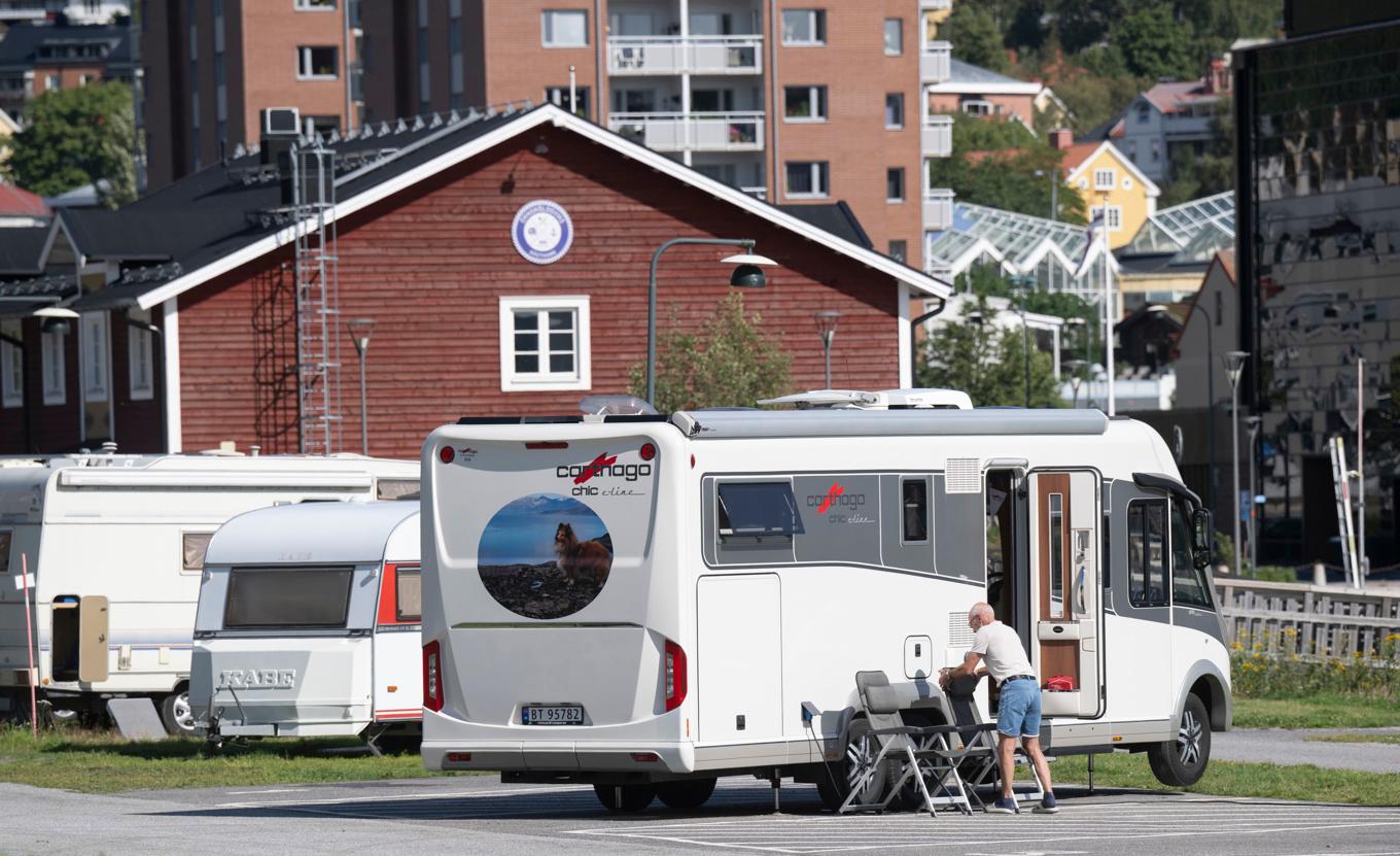 En norsk turist på semester vid sin husbil på en ställplats i Örnsköldsvik. Arkivbild. Foto: Fredrik Sandberg/TT