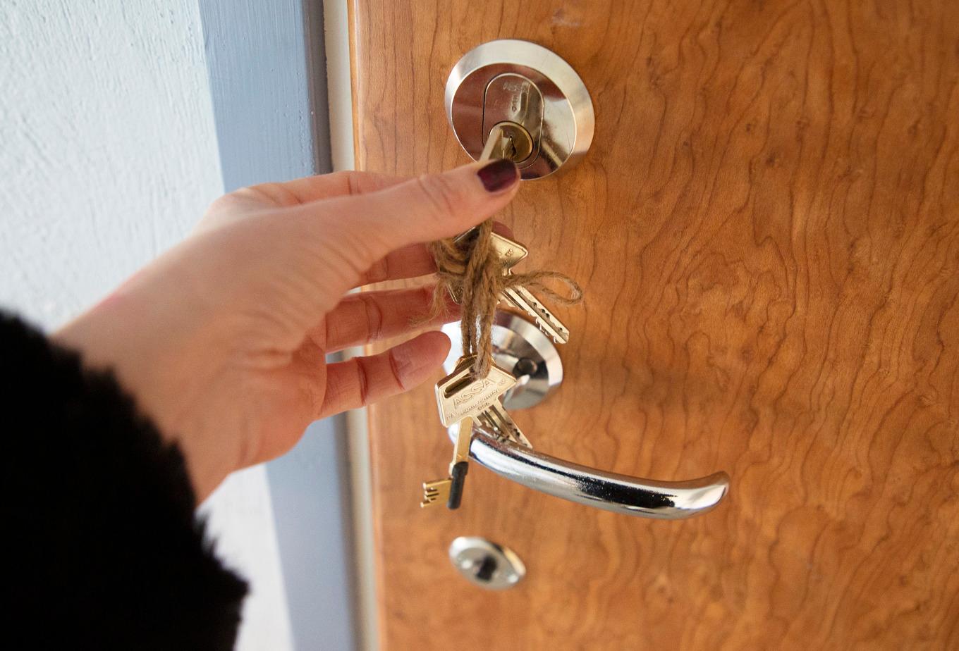Det kan vara svårt för den med betalningsanmärkningar att få en lägenhet – men tusentals värdar har själv obetalda räkningar. Arkivbild. Foto: Martina Holmberg/TT