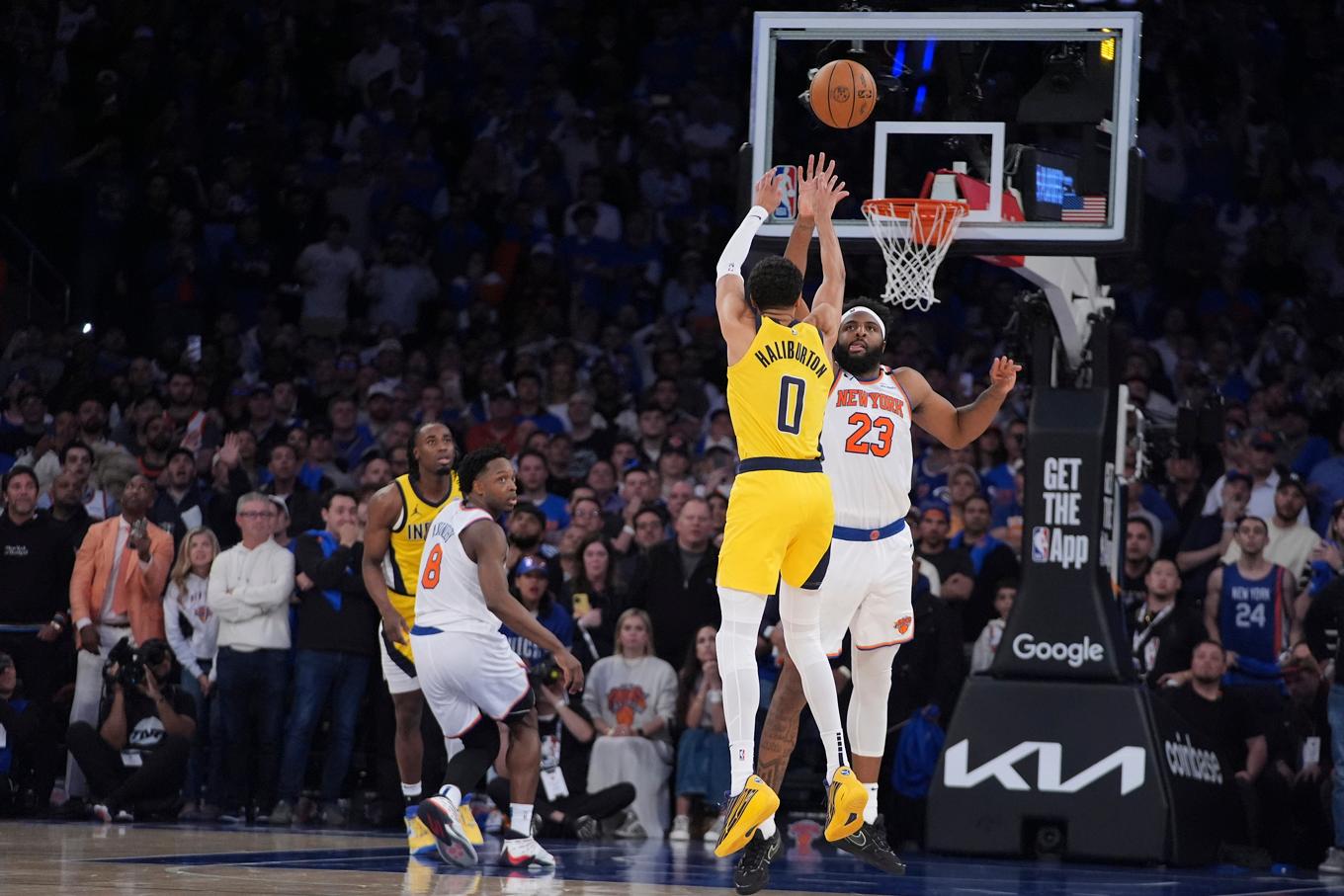 Indianas Tyrese Haliburton (0) kvitterar mot New York Knicks. Foto: Frank Franklin II/AP/TT