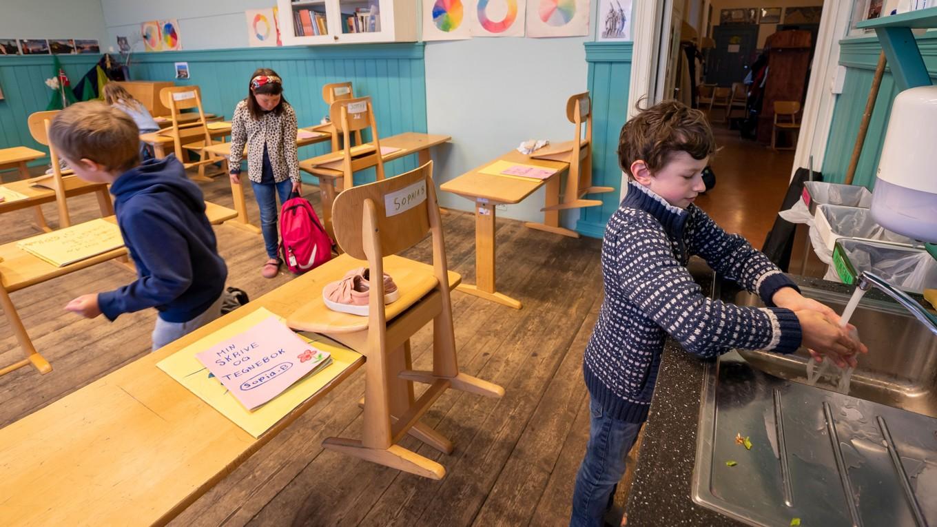 Elever i årskurs tre på Nordstrand Steiner-skolan i Oslo den 27 april 2020. Foto: Heiko Junge/NTB Scanpix/AFP via Getty Images