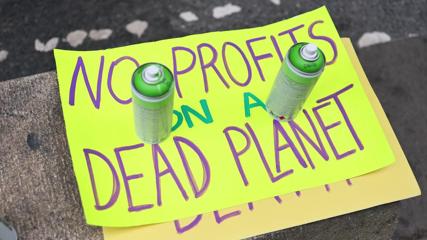 Klimataktivister demonstrerade vid New York-börsen den 22 april. Foto: Michael M. Santiago/Getty Images
