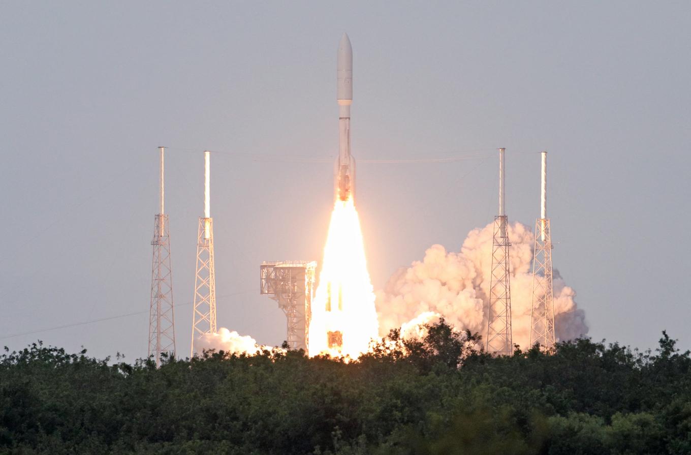 En Atlas V-raket från United Launch Alliance lyfter från Kennedy Space Center i Florida den 28 april, lastad med 27 internetsatelliter från Amazons Project Kuiper. Foto: Gregg Newton / AFP via Getty Images