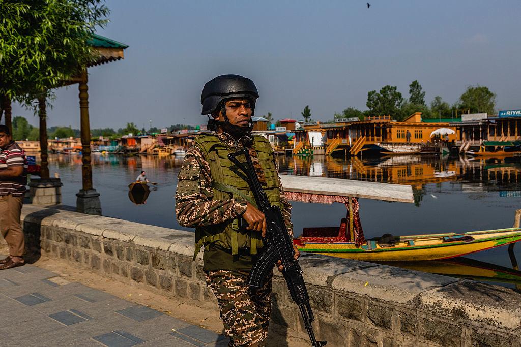 En bräcklig vapenvila råder för närvarande mellan Indien och Pakistan efter flera dagar av intensiva strider över gränserna. Foto av Yawar Nazir/Getty Images
