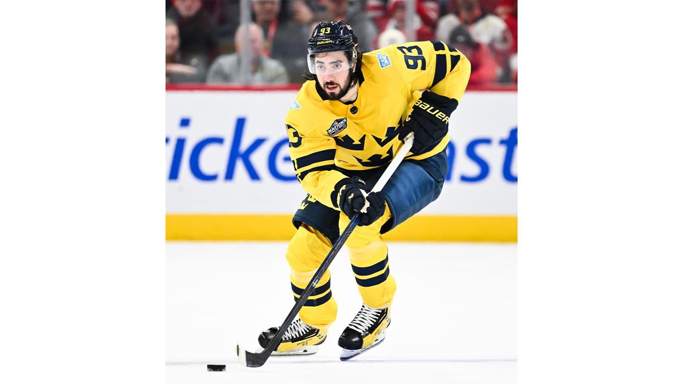 Mika Zibanejad gör sitt andra VM. Senast han var med, 2018, slutade det med guld. Nu har svensken chans att ta revansch på sin svaga säsong i NHL. När Tre Kronor inleder hockey-VM mot Slovakien, är det med en spelare som har mycket att bevisa. Foto: Minas Panagiotakis/Getty Images