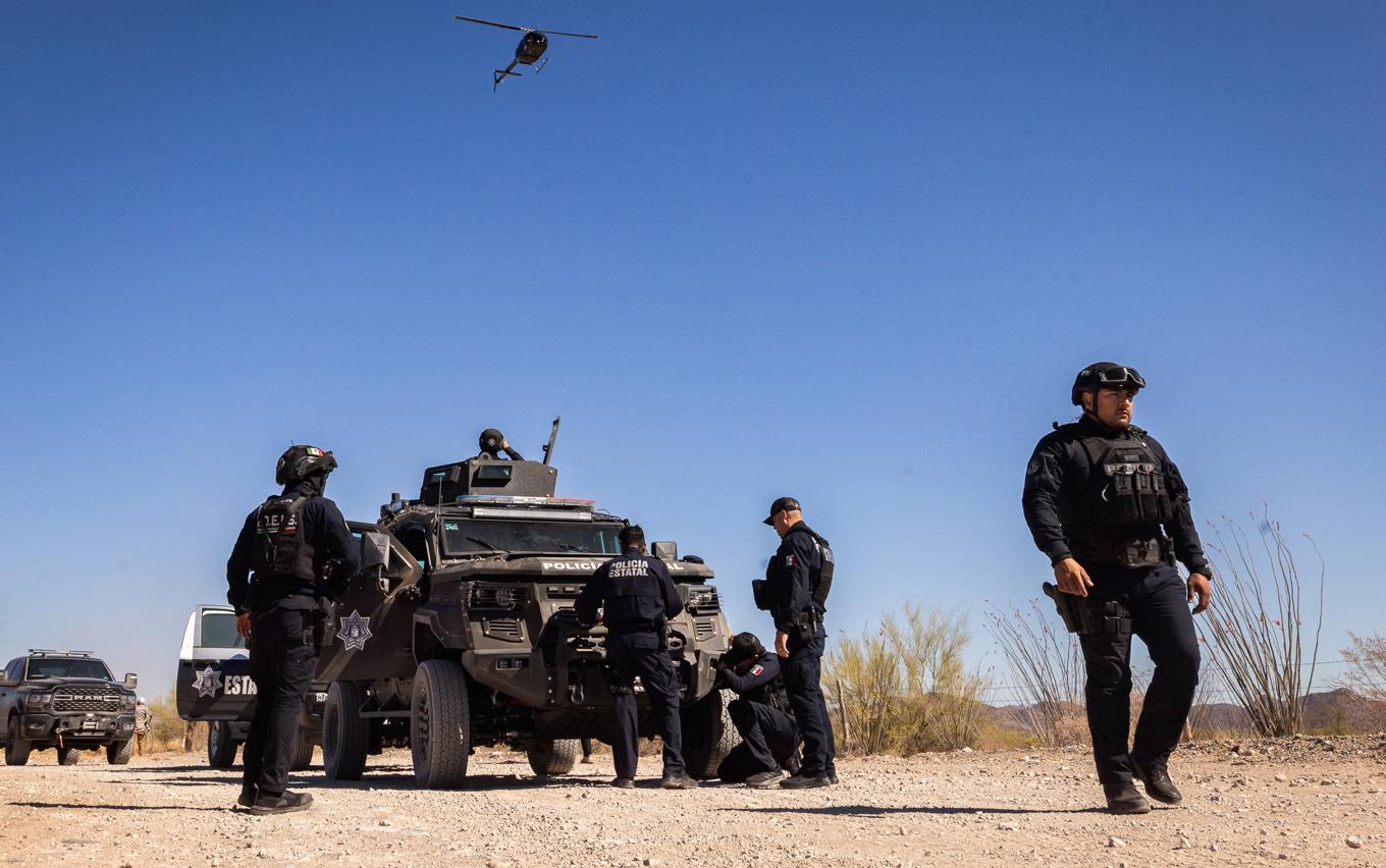 Mexikansk polis genomför en insats i Sonora-öknen i Mexiko. Foto: John Fredricks