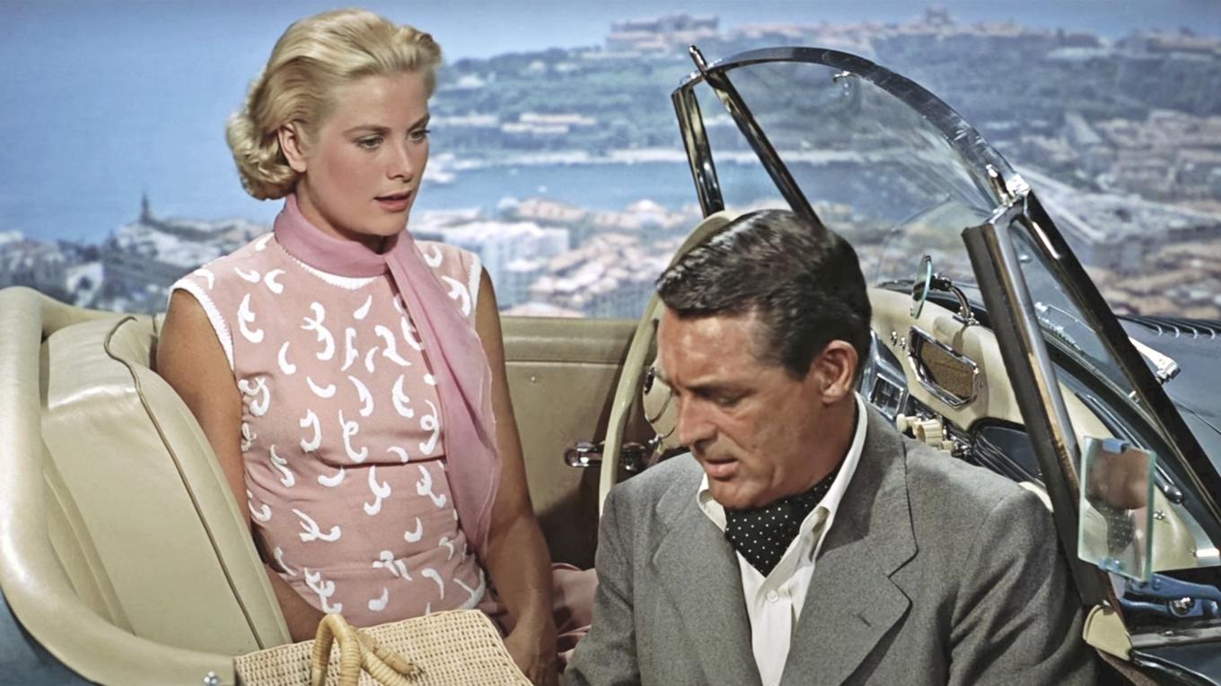 Det kanske inte så välkända, men aktningsvärda, brittiska bilmärket Sunbeam fick äran att medverka i en klassisk picknicksekvens i ”Ta fast tjuven”. Foto: Public Domain