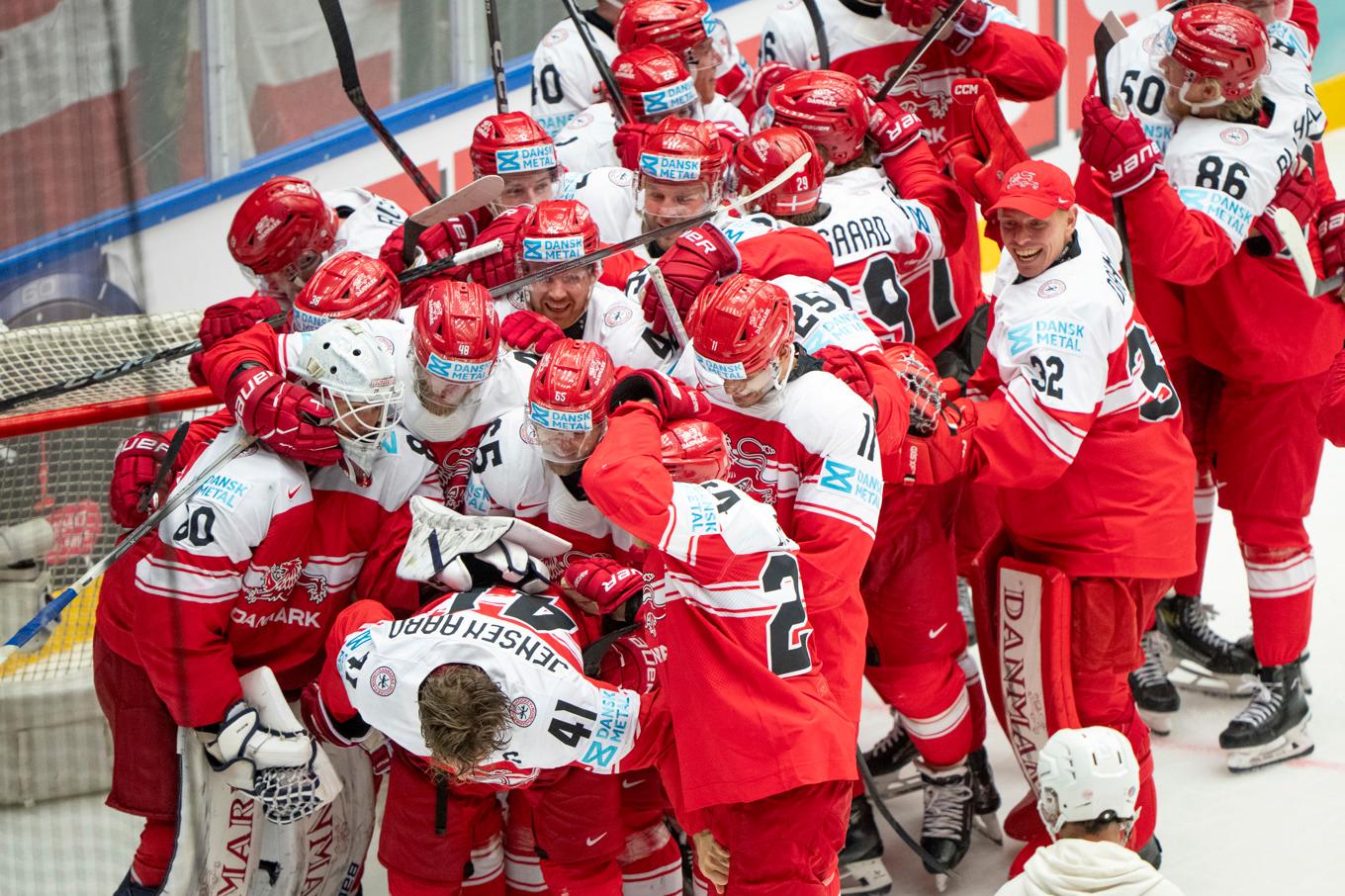 Danska spelare firar VM-skrällen mot Kanada. Foto: Bo Amstrup/Ritzau/TT