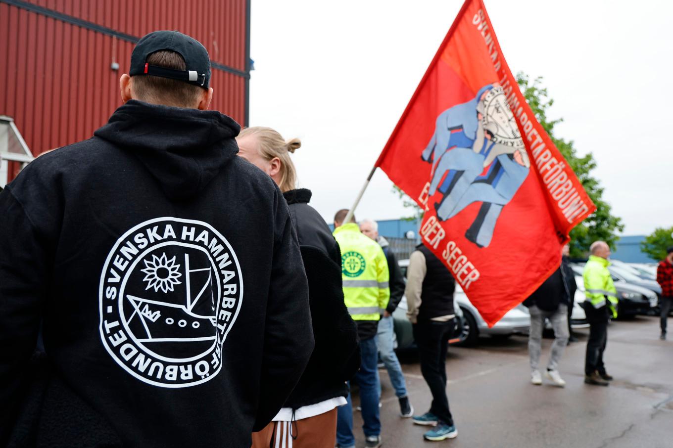 Bild från när Hamnarbetarna inledde sina stridsåtgärder i onsdags. Foto: Adam Ihse/TT
