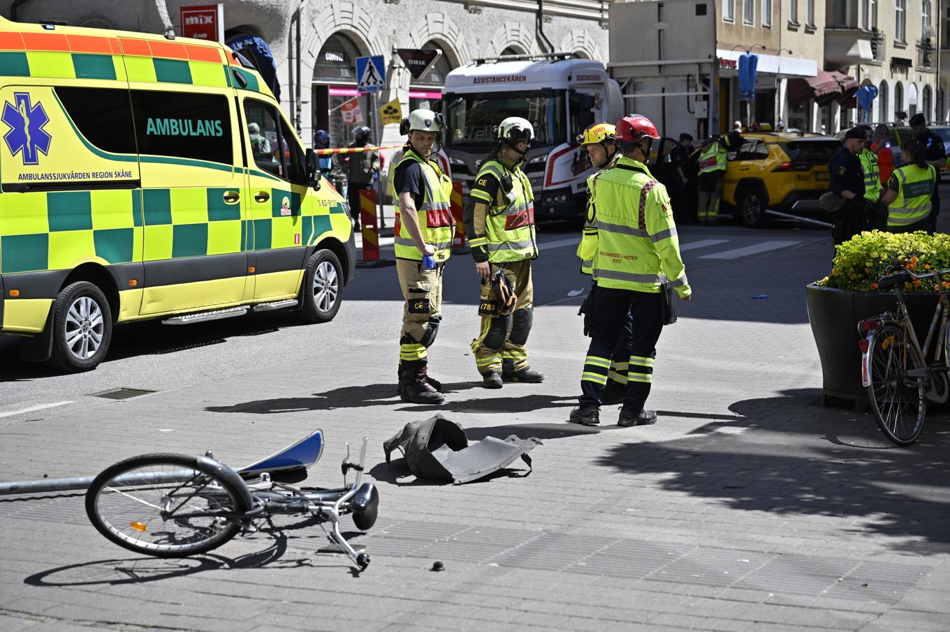 Polis och ambulans efter en påkörning på Södra Förstadsgatan vid Triangeln i Malmö på tisdagen. Arkivbild. Foto: Johan Nilsson/TT