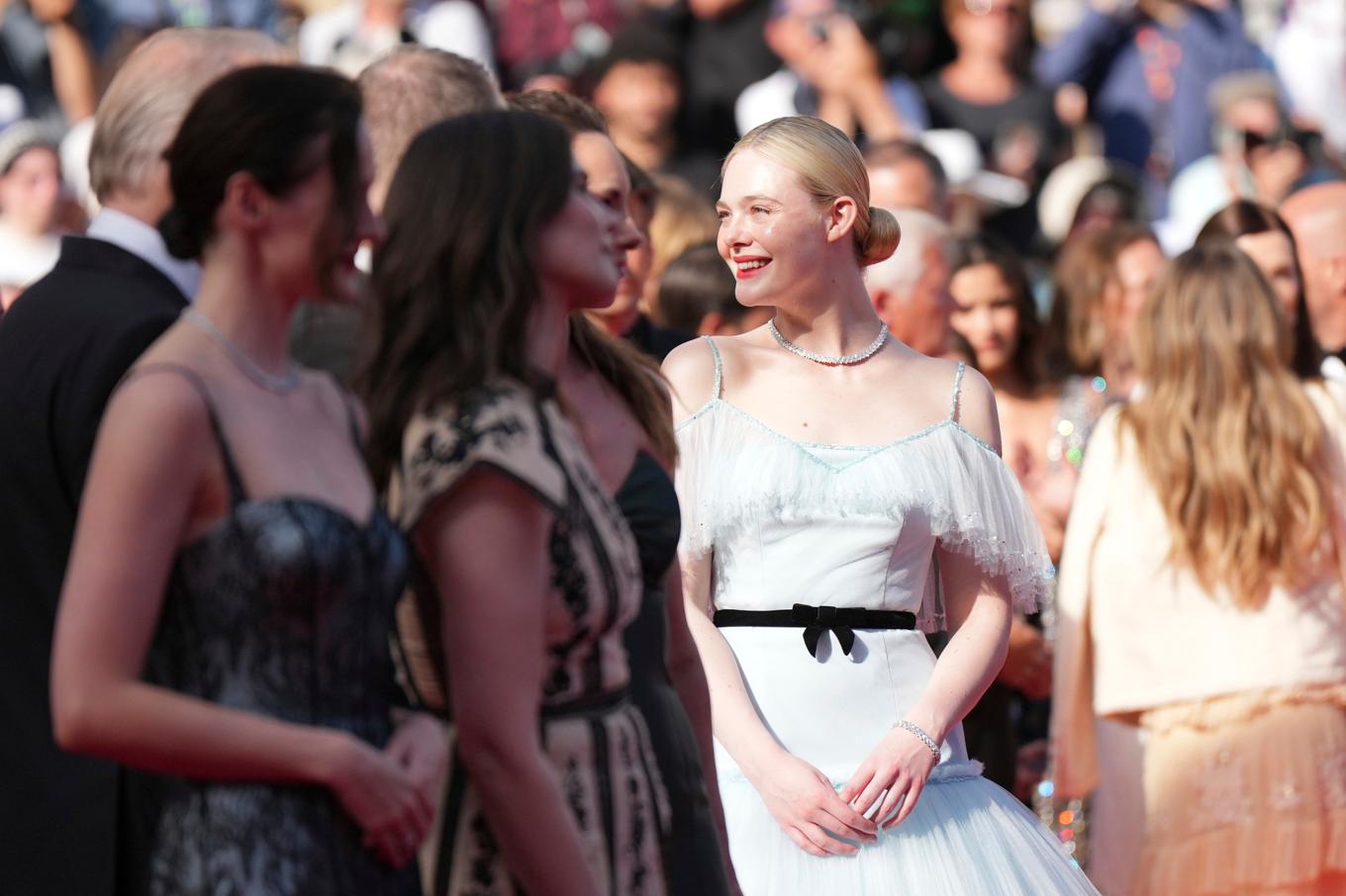 Skådespelaren Elle Fanning på röda mattan inför kvällens Cannes-avslutning. Foto: Lewis Joly/AP/TT