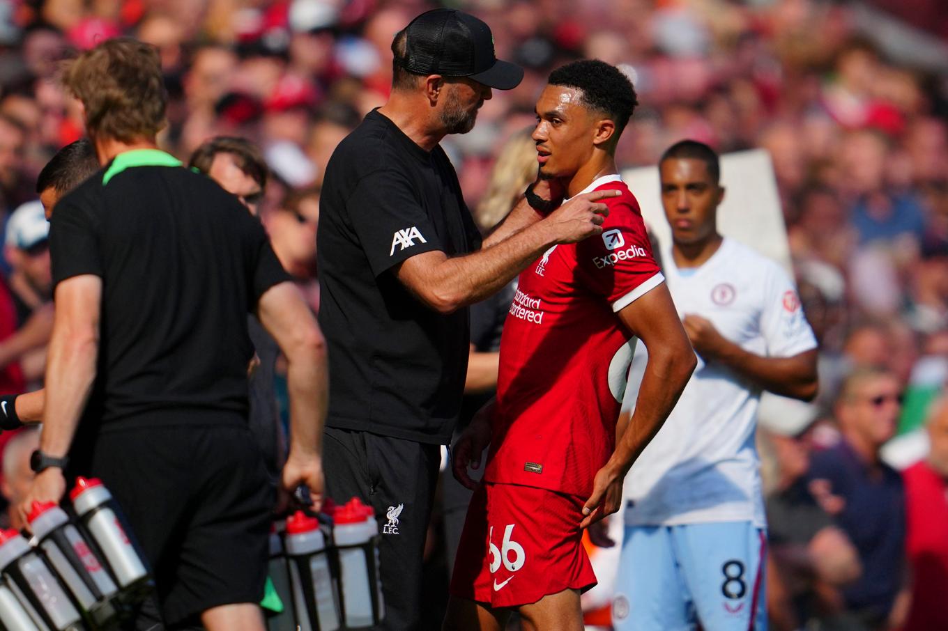 Trent Alexander-Arnold och förre Liverpooltränaren Jürgen Klopp. Arkivbild. Foto: Jon Super/AP/TT