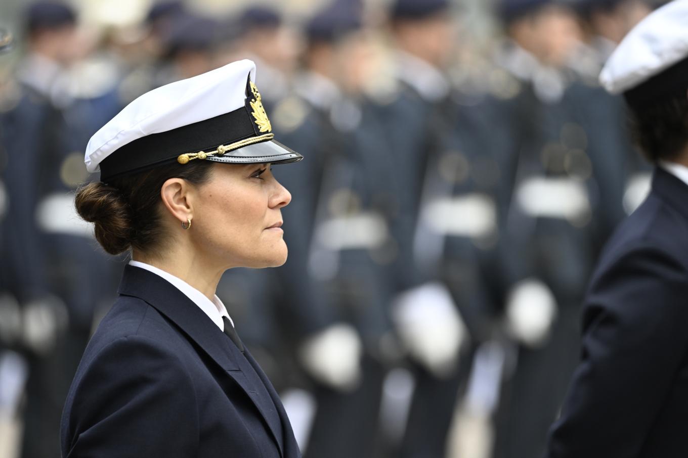 Inte bara kronprinsessa. Numera kan hon även titulera sig "fänrik". Bilden är tagen i samband med kungens födelsedagsfirande den 30 april. Foto: Pontus Lundahl/TT