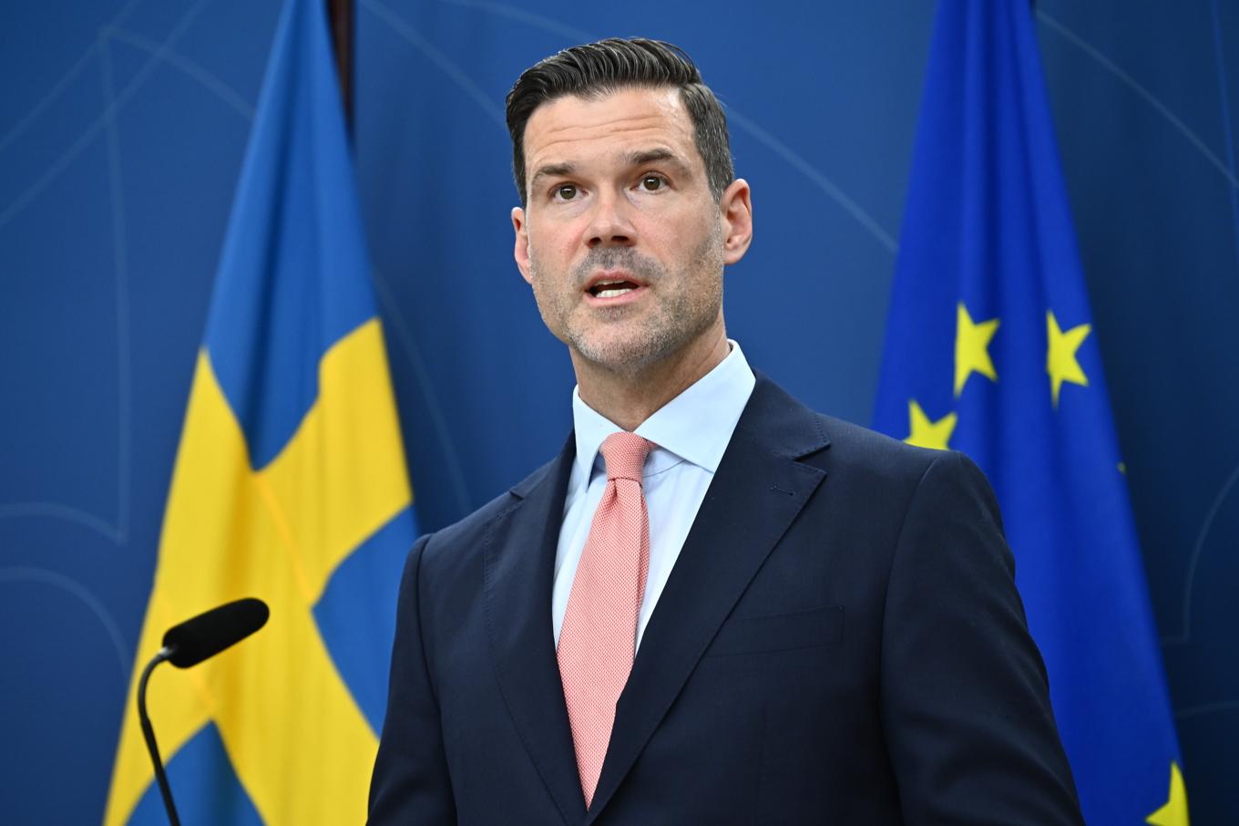 Migrationsminister Johan Forssell (M) på pressträffen. Foto: Anders Wiklund/TT