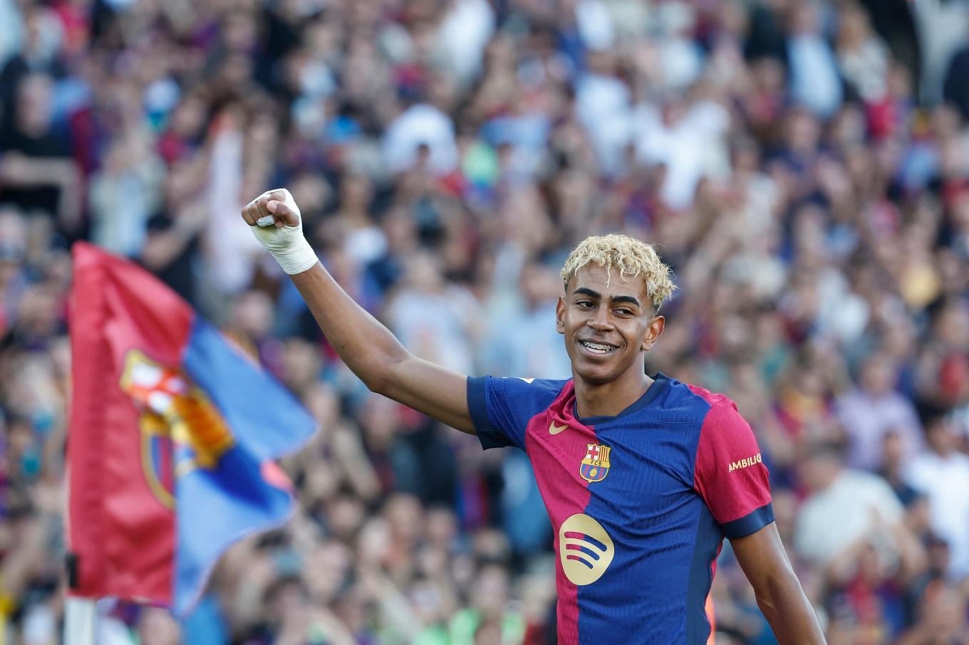 Lamine Yamal har skrivit nytt kontrakt med Barcelona. Arkivbild. Foto: Joan Monfort/AP/TT