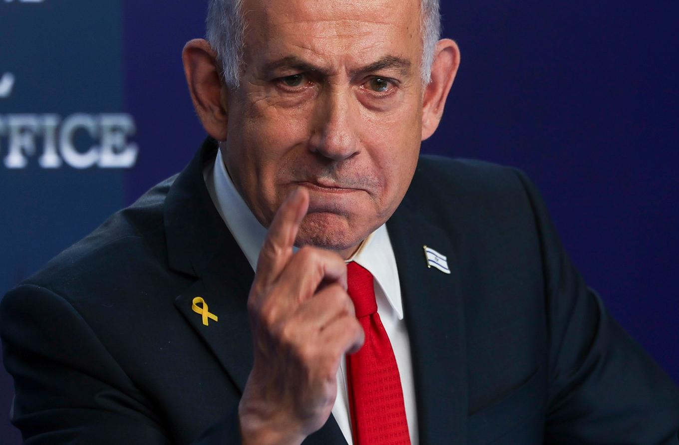 Israels premiärminister Benjamin Netanyahu under en presskonferens i Jerusalem dem 21 maj. Foto: Ronen Zvulun/AP/TT