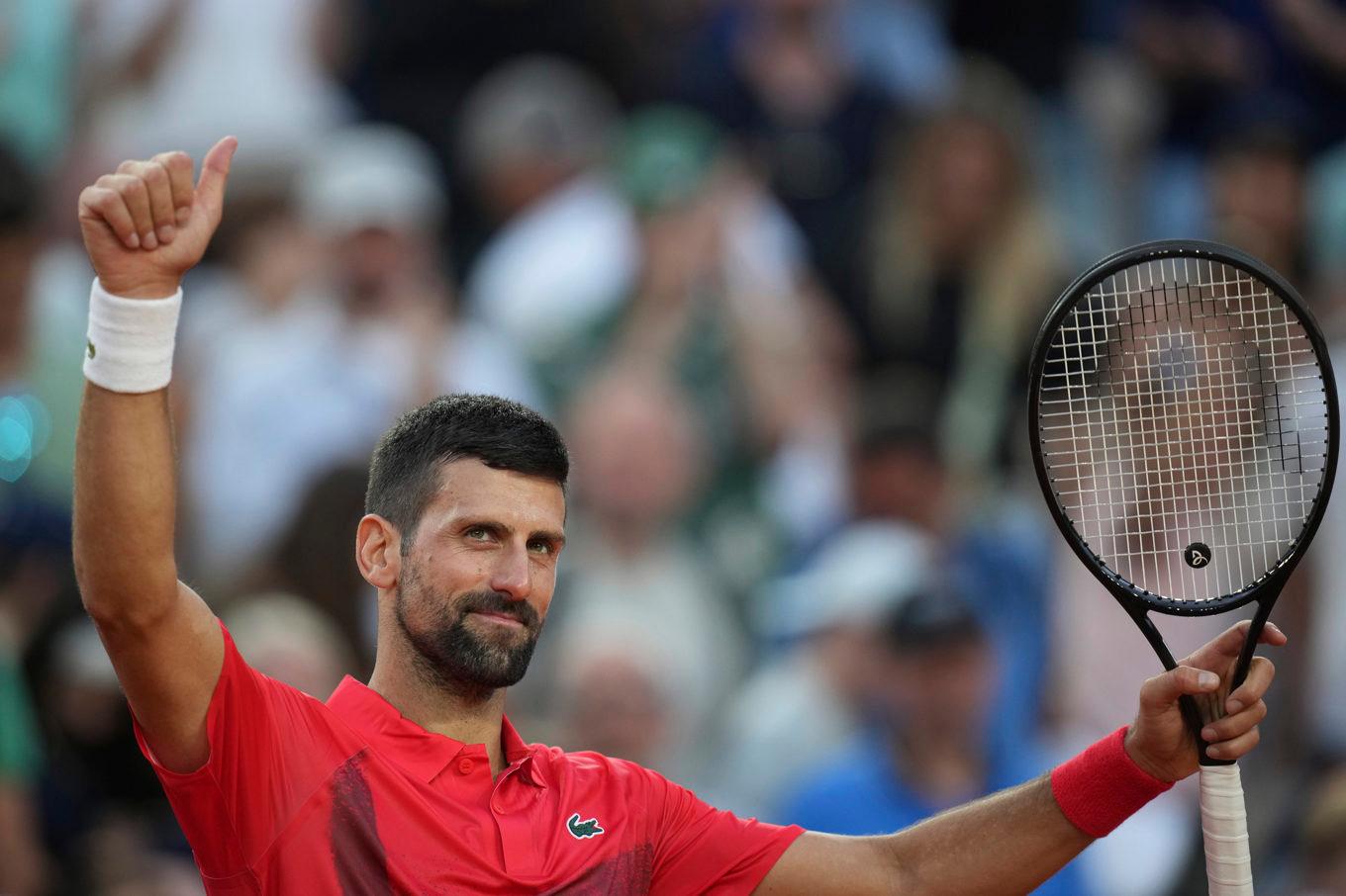 Novak Djokovic är klar för tredje omgången i Franska mästerskapen. Foto: Christophe Ena/AP/TT