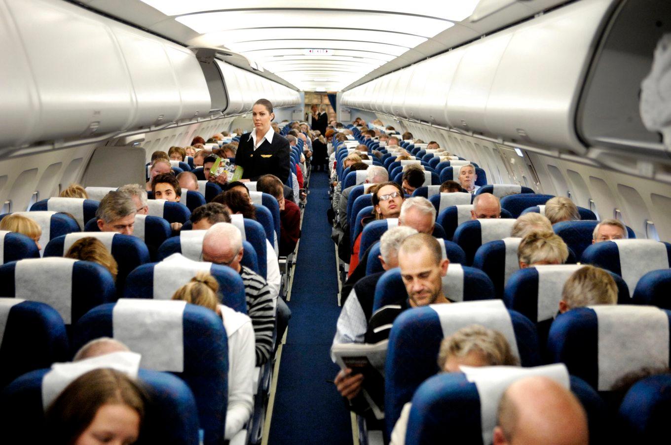 Den som ställer sig upp för tidigt på flyg som landar i Turkiet kan numera få böter. Arkivbild. Foto: Lars Pehrson/SvD/TT