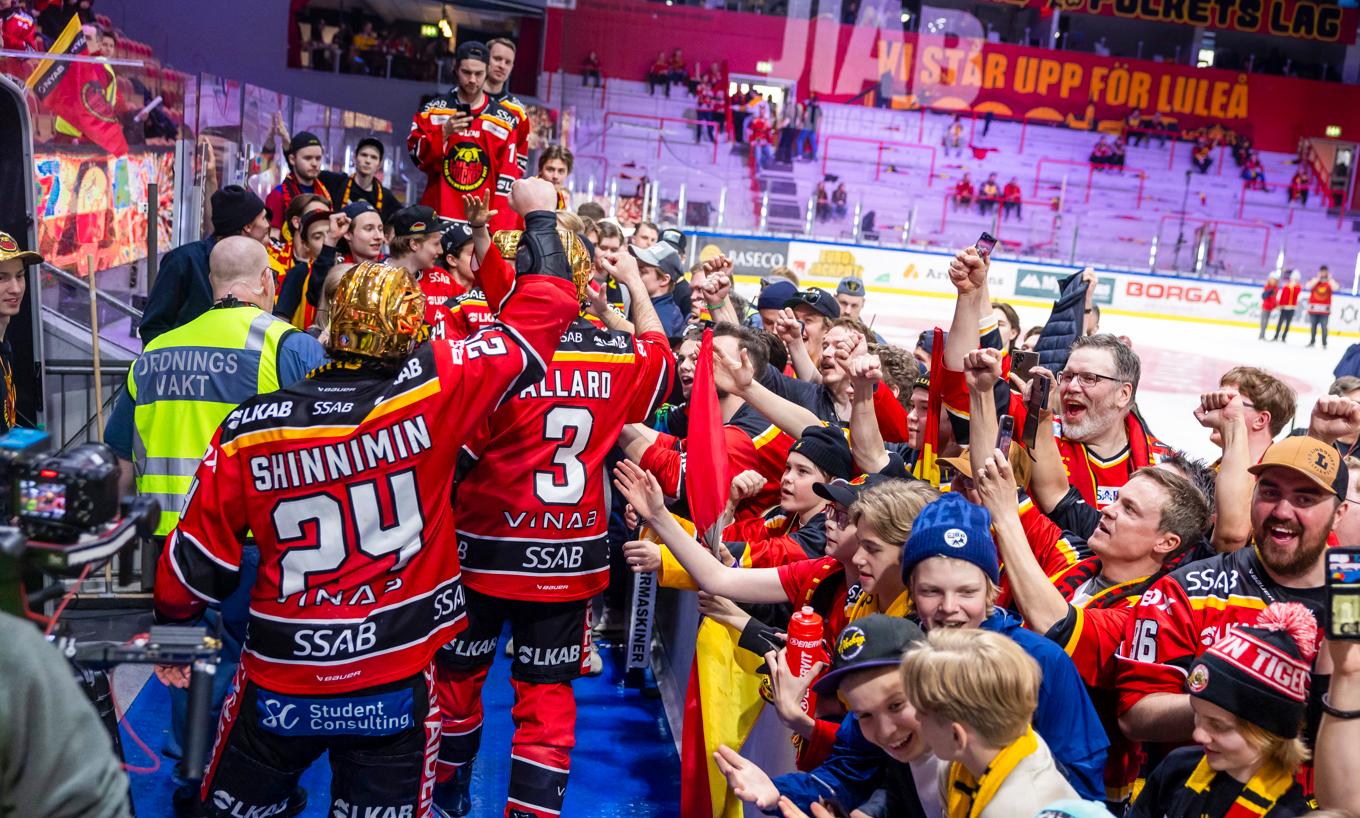 Årets svenska mästare Luleå och flertalet av de andra SHL-klubbarna lever i en skyddad miljö medan många klubbar på lägre nivå kämpar för att överleva. Återstår att se vilka SHL-klubbar som på årsmötet i juni röstar för minskade klassklyftor. Foto: Pär Bäckström/TT