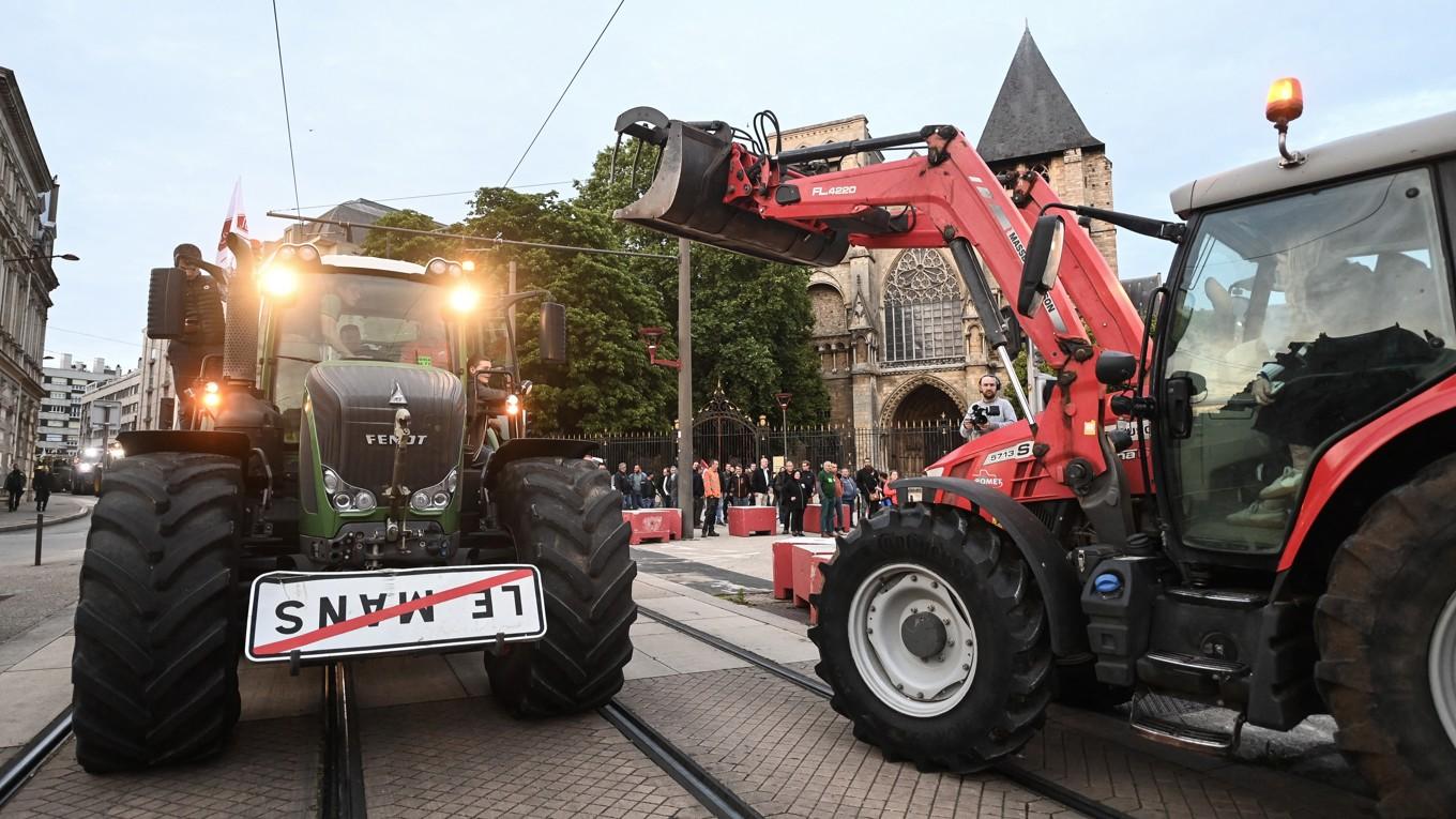 Jordbrukare demonstrerar i Le Mans i västra Frankrike den 26 maj. Foto: Jean-Francois Monier/AFP via Getty Images