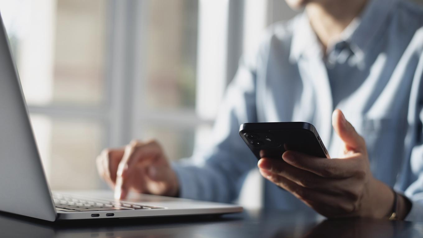 Avgifter för statliga tjänster kan bidra till lägre effektivitet, om myndigheten får behålla intäkterna. Det visar Riksrevisionens granskning. Foto: Shutterstock