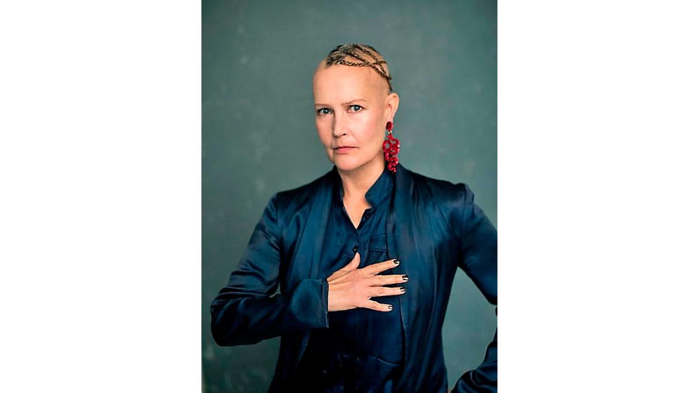 Virpi Pahkinen (född 1965) dansar världen över – från fjärran trakter i Tibet till Nobelfesten. Foto: Tobias Regell