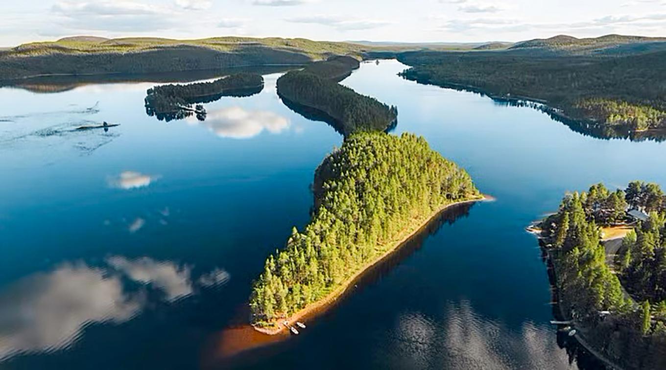 För andra gången arrangeras vandringsfestivalen ”Hajka” i Umeå. Här är en vy över Isälvsleden, som sträcker sig genom ett naturskönt landskap. Foto: Amanda Sveed/Visit Umeå