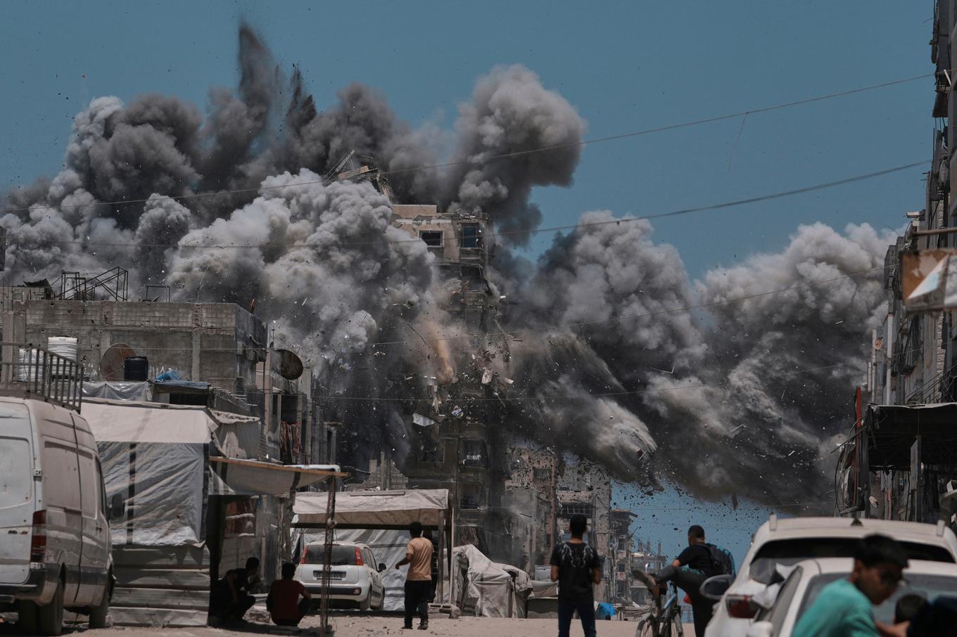 En israelisk attack i Gaza stad. Foto: Jehad Alshrafi/AP/TT