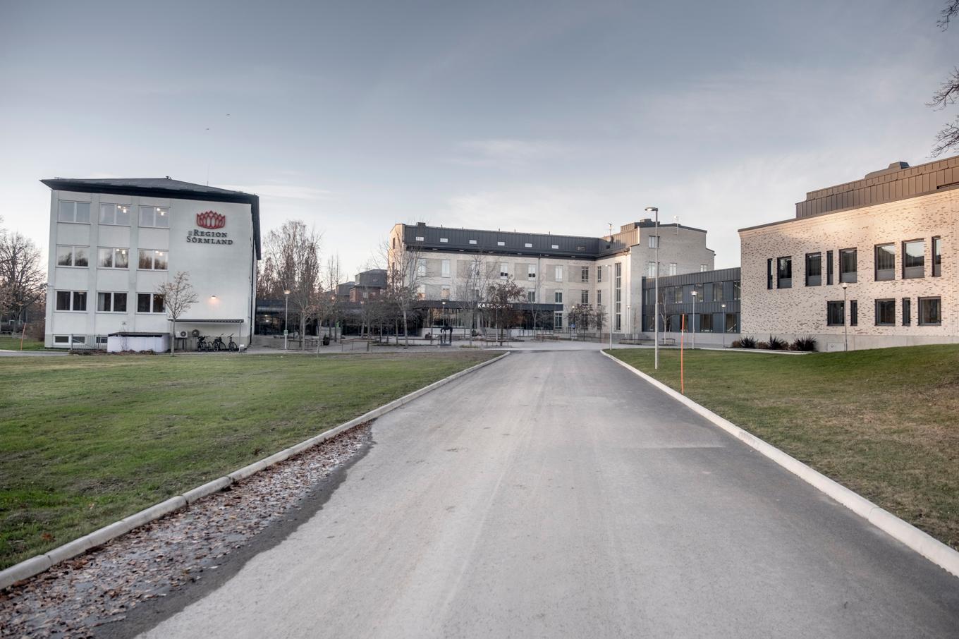 Regionsjukhuset Karsudden är en av Sveriges största rättspsykiatriska kliniker med 155 vårdplatser. Karsudden har likt de flesta rättpsykiatriska klinker i Sverige lidit av platsbrist de senaste åren. Foto: Magnus Hjalmarson Neideman/SVD/TT
