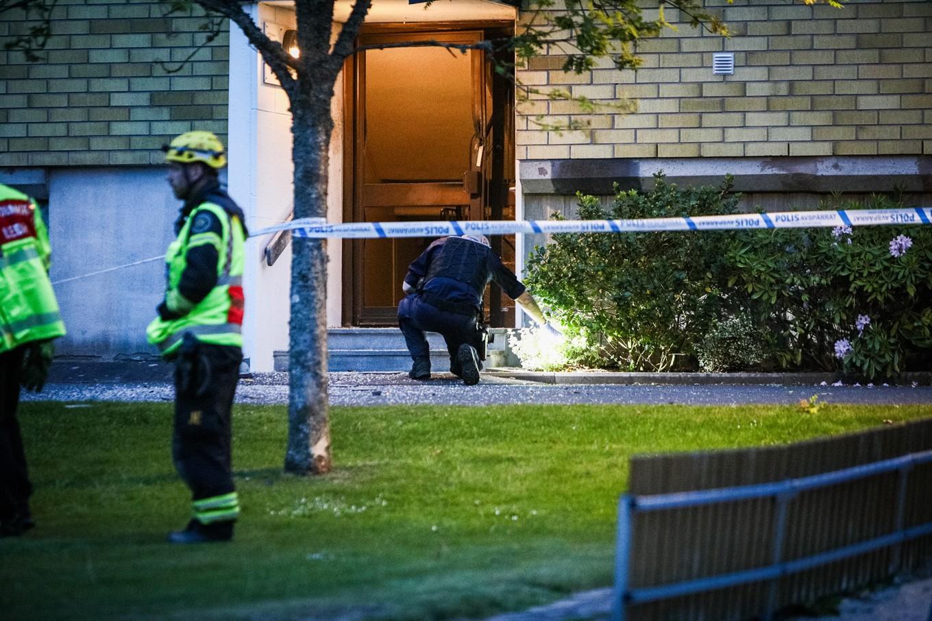 Polis och räddningstjänst på plats efter en explosion vid ett flerfamiljshus i Ekhagen i Jönköping. Foto: Foto: Mattias Landström/TT