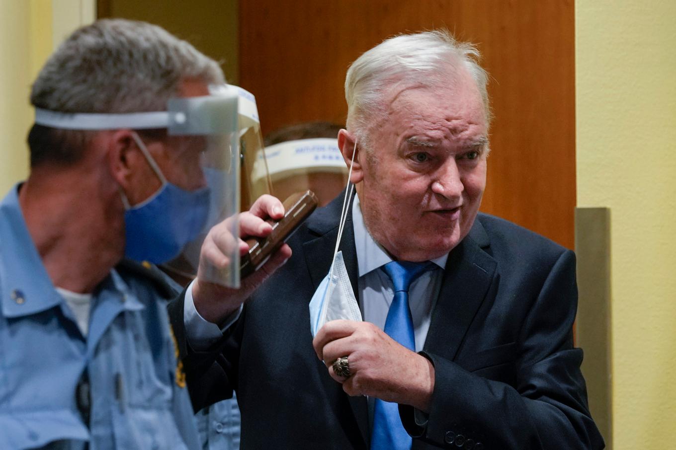 Ratko Mladic vid FN:s krigsförbrytartribunal i Haag 2021, då domare slog fast att hans livstidsdom står fast. Foto: Peter Dejong/AP/TT