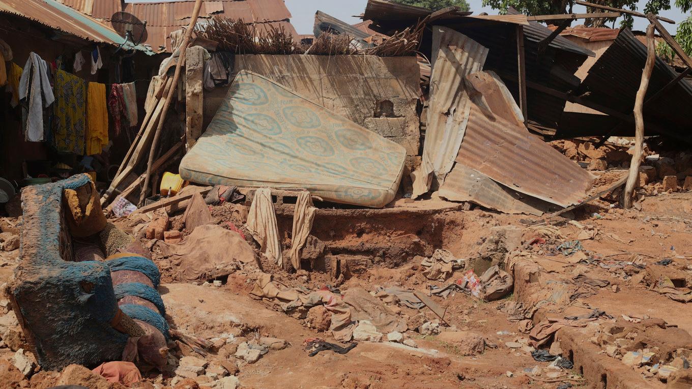 Översvämningarna har skapat stor förstörelse i Nigeria. Foto: Usman Salihu Mokwa/AP/TT