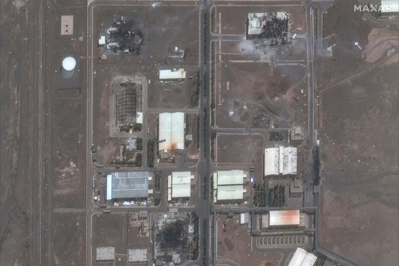 Satellitbild från Maxar Technologies visar hur kärnteknikanläggningen i Natanz har skadats i de israeliska attackerna. Foto: Maxar Technologies/AP/TT