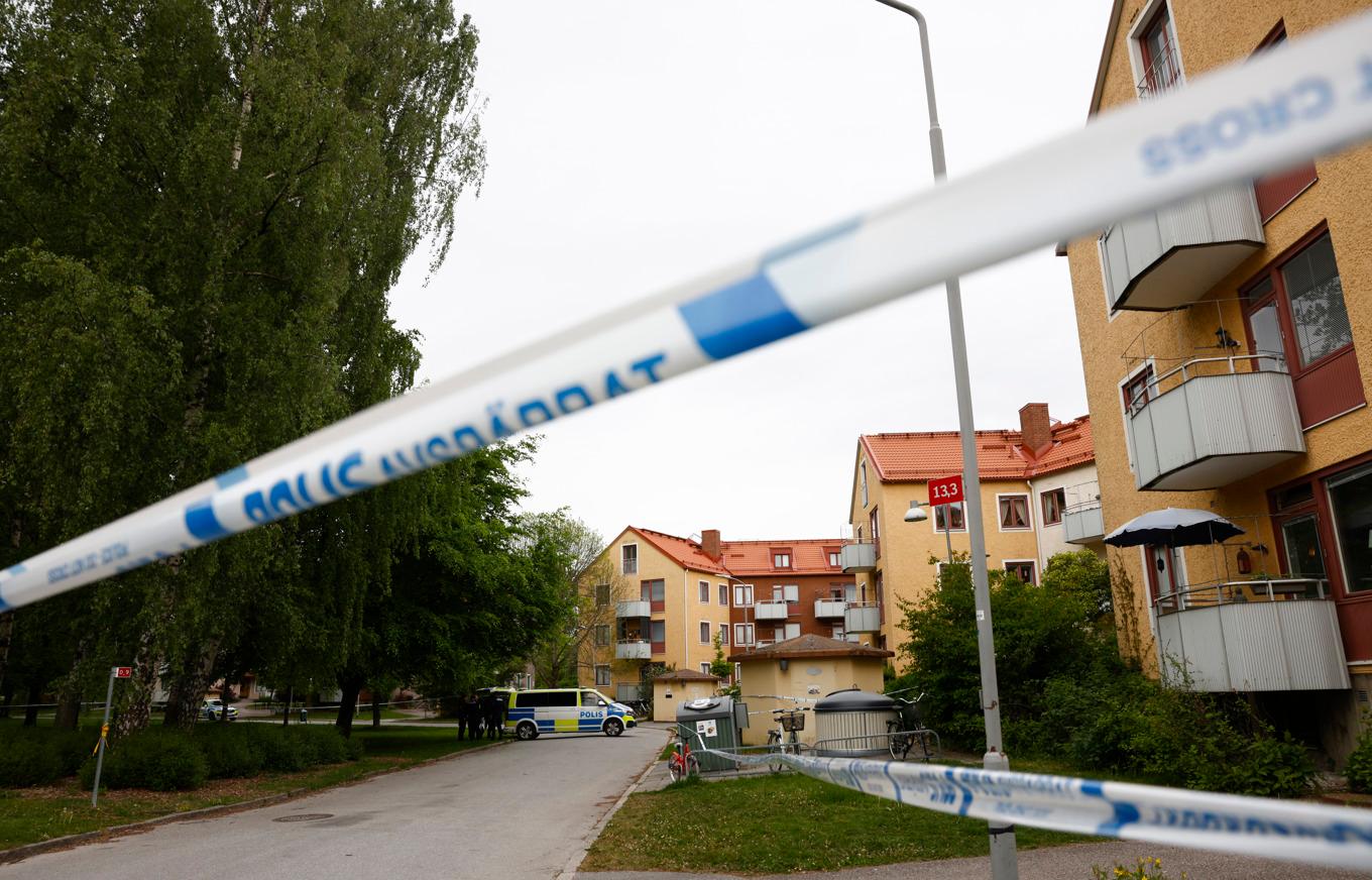 Polisavspärrning i ett bostadsområde i Örebro. Arkivbild från maj 2025. Foto: Kicki Nilsson/TT