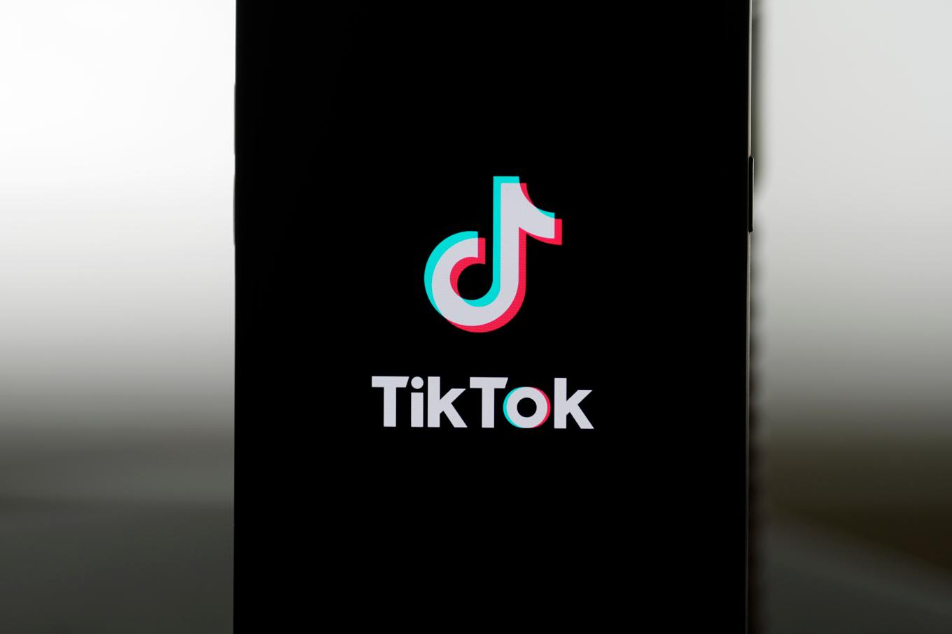 Nederländernas regering riktar rekommendationer till föräldrar om barns användning av sociala medier, till exempel Tiktok. Arkivbild. Foto: Jeff Chiu/AP