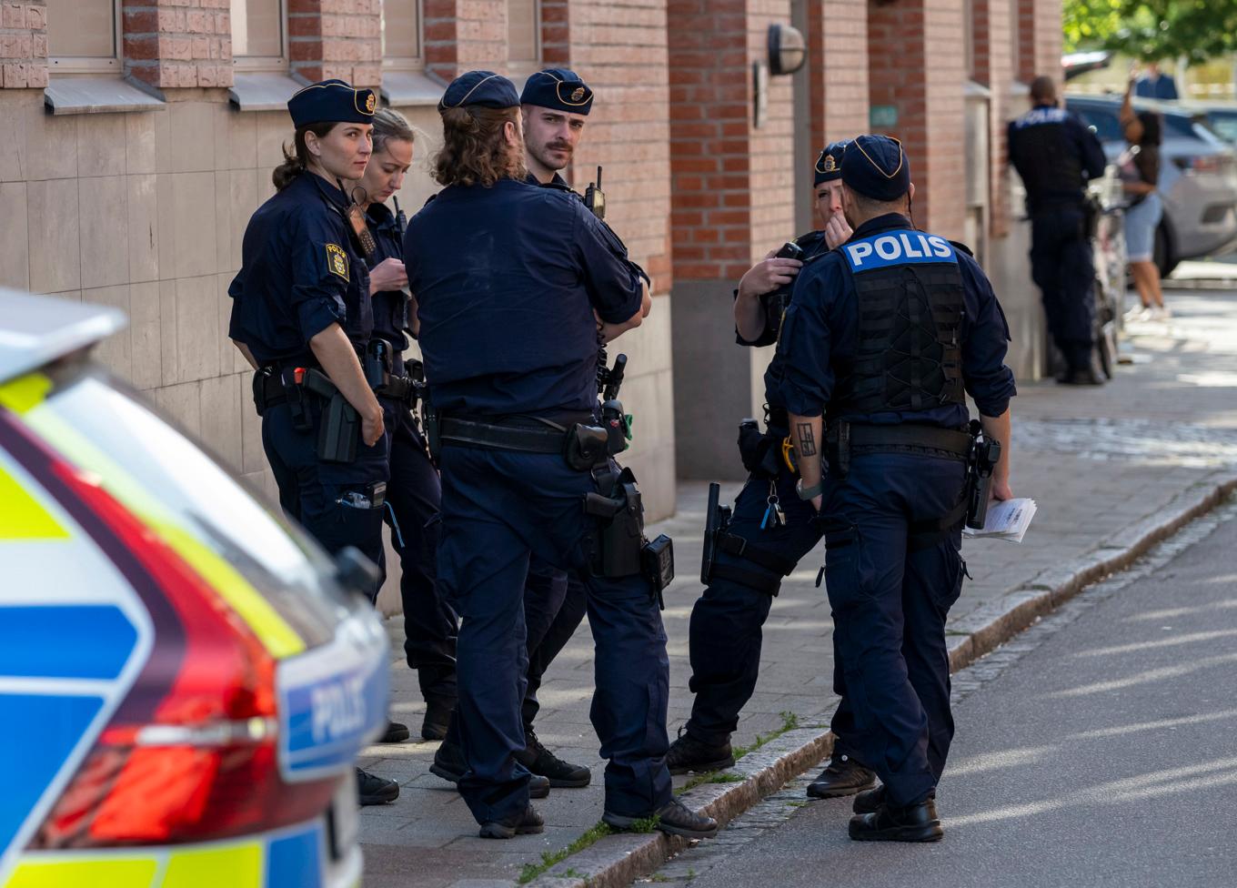 Polis på plats på Möllevången i centrala Malmö efter en grov misshandel på torsdagen. Foto: Johan Nilsson/TT
