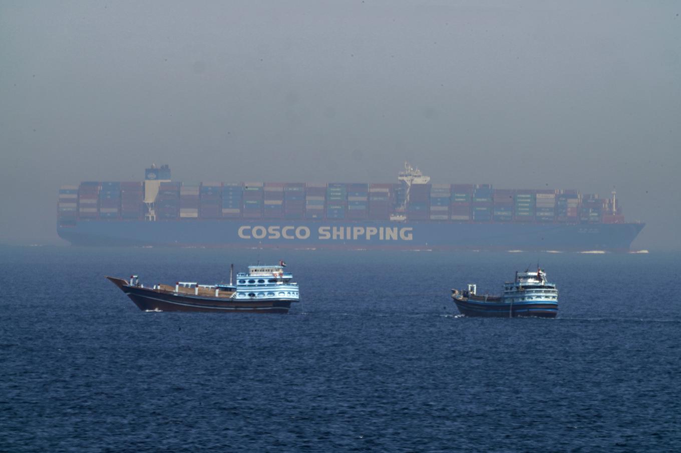 Båtar i Hormuzsundet mellan Iran och Arabiska halvön. Bild från 2023. Foto: Jon Gambrell/AP/TT
