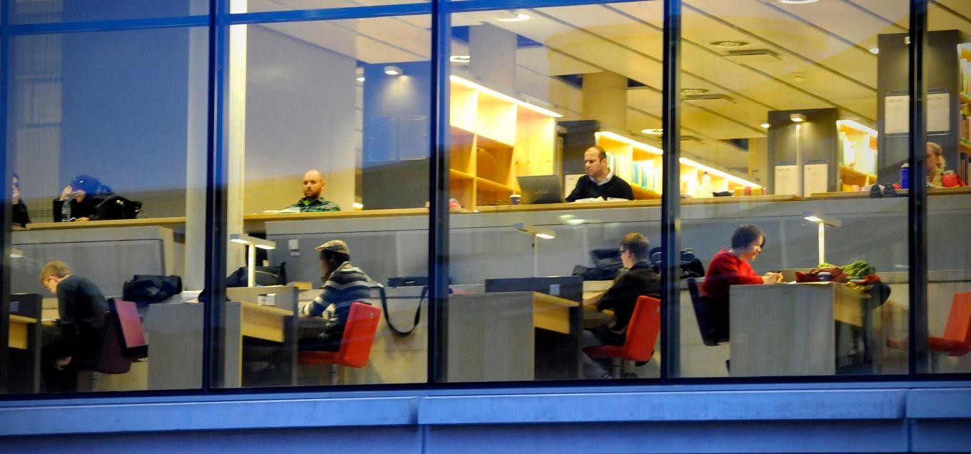 Studenter med rätt att bo i studentlägenhet. Arkivbild. Foto: Hasse Holmberg/TT